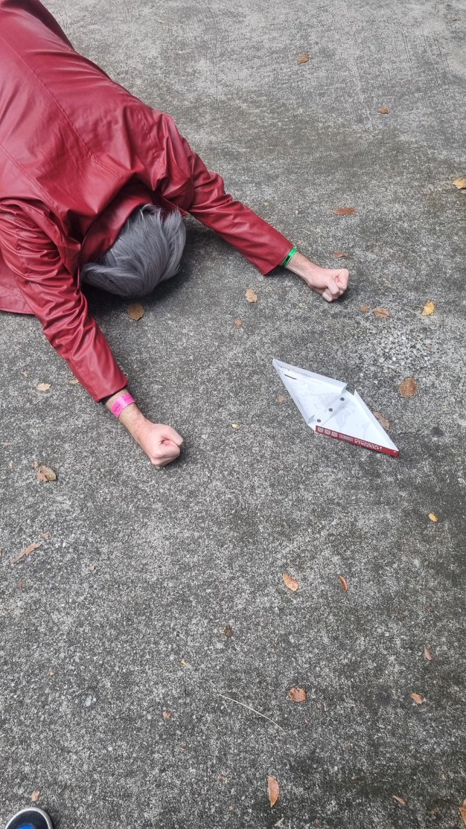 Dante
Cashless 
Orbless 
Looking for his one true love...
#TGS2024コスプレ #DevilMayCry
