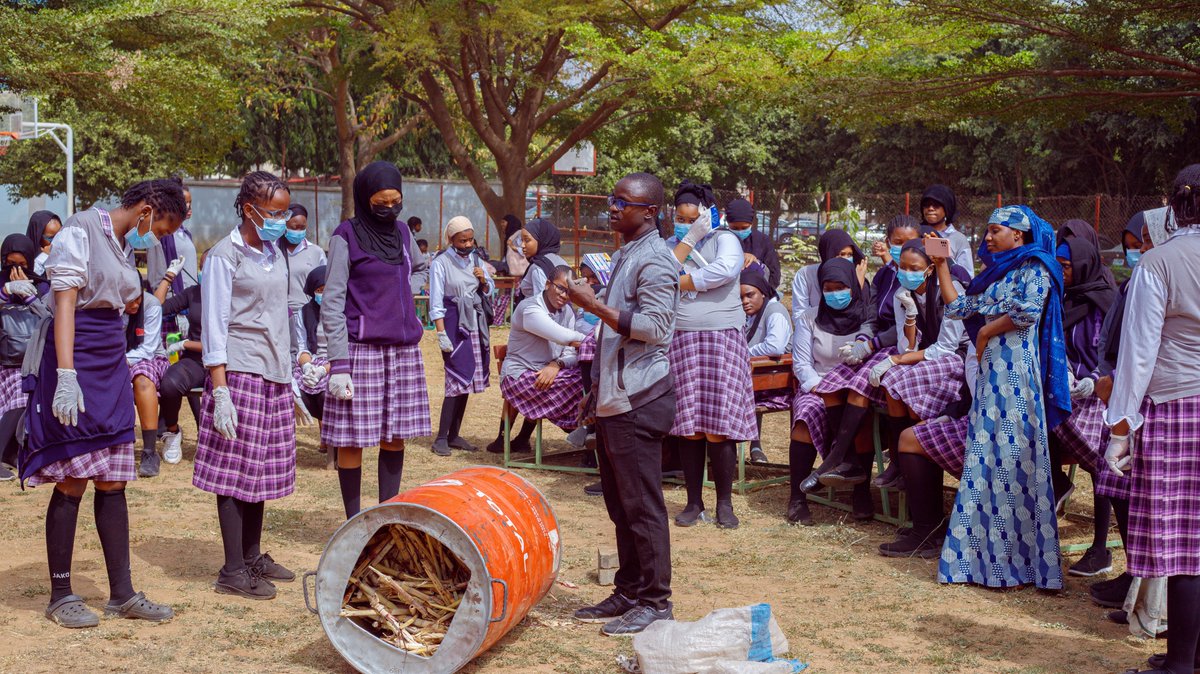 CJusticeAfrica's tweet photo. "We crush agricultural waste, then mix it with clay and molasses to solidify it. We put the mixture into a machine that forms the briquette. Learning how to make briquettes is easy, and I will share my skills with other fellow young people." Ibrahim 
#ClimateAction https://t.co/FrrYjok4nS
