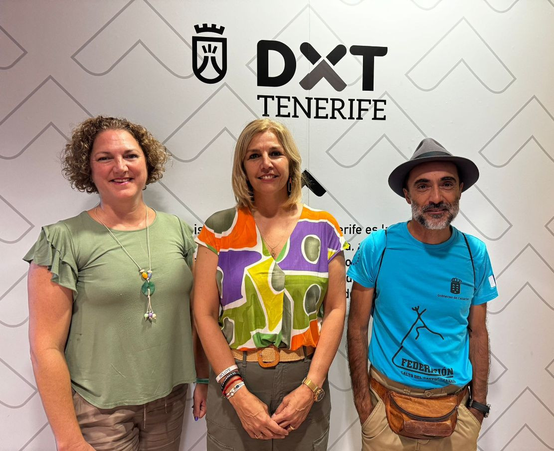 La consejera de Deportes del <a href="/CabildoTenerife/">Cabildo de Tenerife</a> Yolanda Moliné ha recibido a Juan Alemán y Yurena Pérez, presidente y vicepresidenta de la Federación de Salto del Pastor Canario

📲 Más información: bit.ly/3ztxuBS