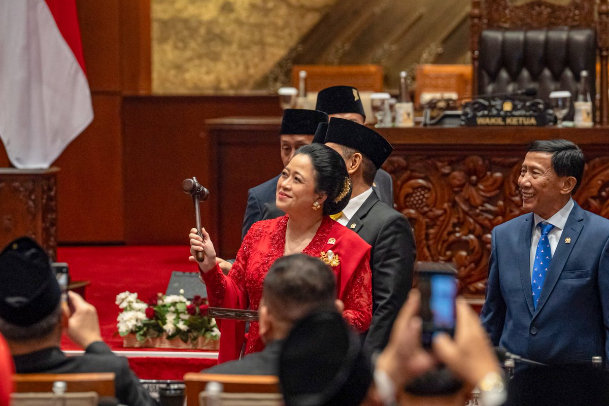 puanmaharani_ri's tweet photo. Alhamdulillah kembali mendapat amanah sebagai Ketua DPR RI 2024-2029… 🙏🏼

Bagi saya ini adalah panggilan sejarah untuk dapat memberi manfaat pengabdian lebih besar lagi kepada tanah air, bangsa dan negara… 🇮🇩

Semoga kerja bersama ini mampu mewujudkan DPR RI menjadi parlemen modern, terbuka, aspiratif dan menjadikan DPR RI sebagai rumah rakyat sesungguhnya…

Terima kasih… 🙏🏼

#PuanMaharani