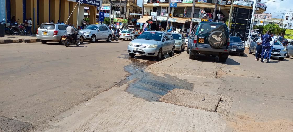 BATARINGAYAAID2's tweet photo. So @nwscug Mbarara and Mbarara city Council have not seen this sewage blockage at Amazon building that has been flowing in front of @stanbicug Mbarara branch for 4 days🤔 Is Mbarara a city or a trading center
@radiowestug @visionradio891 @912CroozeFM @tvwestUG @ntvuganda @nbstv https://t.co/5oB6Un3gt2