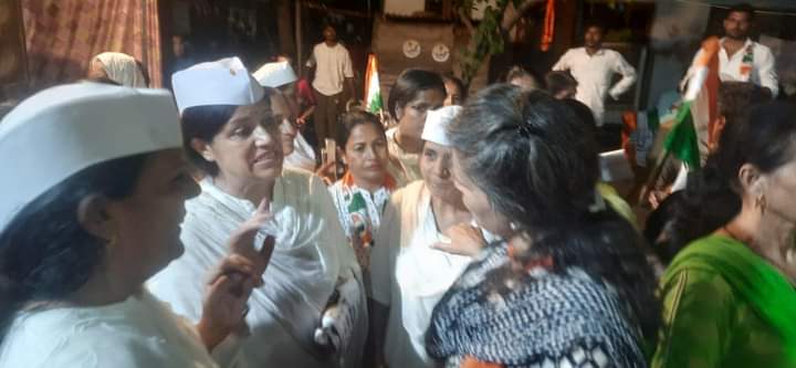 MahilaSevadal's tweet photo. #हरियाणा_विधानसभा_चुनाव 
#पंचकुला_विधानसभा
पंचकुला विधानसभा क्षेत्र में  भाई #ChanderMohan जी के लिए उनकी धर्मपत्नी श्रीमती सीमा जी के साथ डोर टू डोर प्रचार  प्रसार किया| @INCIndia @CongressSevadal @RahulGandhi @kharge @LaljiDesaiG @priyankagandhi @digvijaya_28 @SupriyaShrinate https://t.co/P0YjuBqr9s