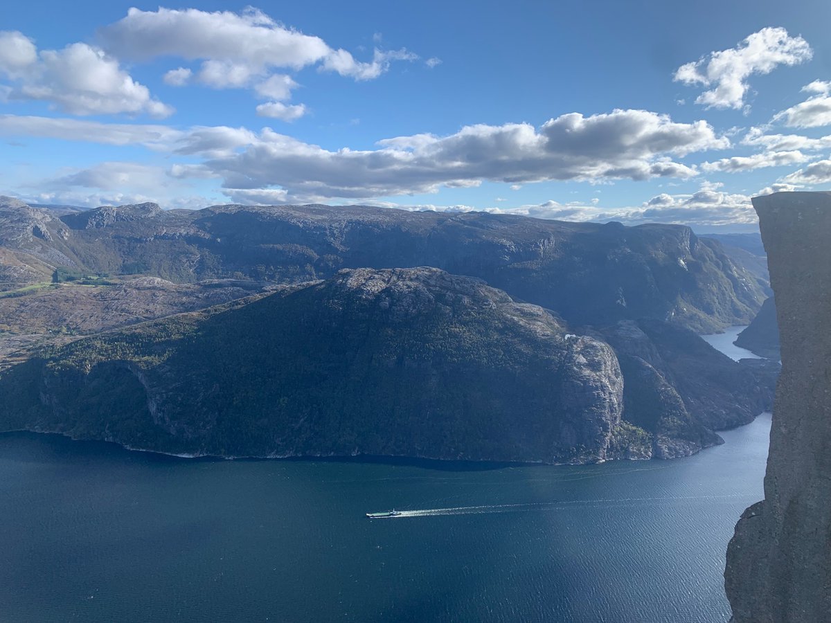 God tirsdag ettermiddag fra Preikestolen
