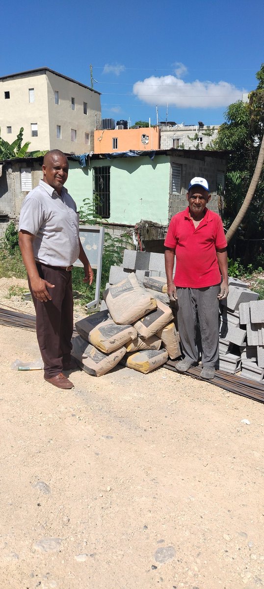 Fundema1's tweet photo. Fundema Inc. Dona materiales de Construcción para reparación de vivienda.
En esta ocasión Fundema benefició al sr. Gervacio Encarnación residente en las 800tas de Los Ríos, a quien las torrenciales aguas del pasado noviembre derribaron su humilde vivienda.
Fundema Inc. https://t.co/dYF9FDATyT
