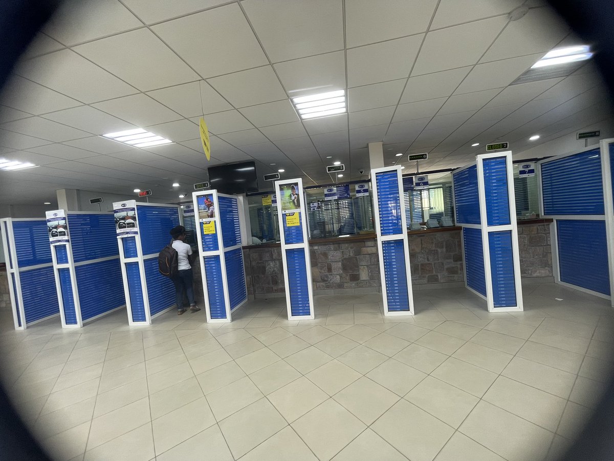 #abatwip Ntakintu kibanaje nko gutonda muri Bank kuva 12h ukagera 15h30 batarakwakira 🙆🏾‍♂️ <a href="/bcb_sm/">Banque de Crédit de Bujumbura</a>  mugwize abakozi ku ma guichets turasavye