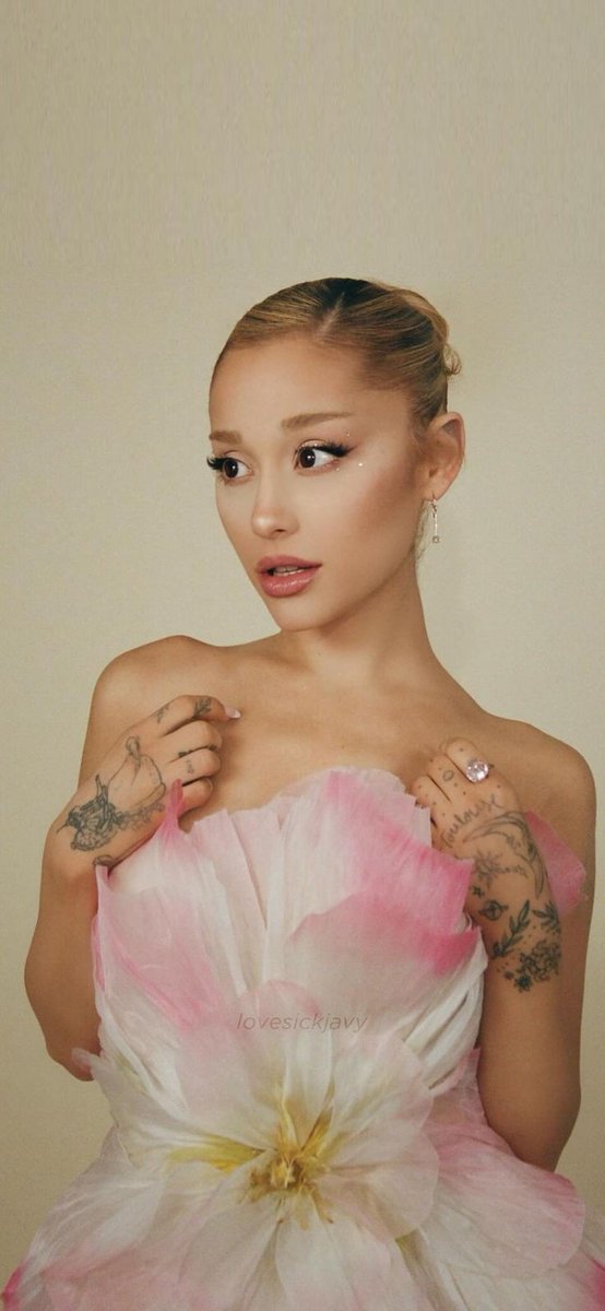¡¡¡EMERGENCIA, ESTAMOS PERDIENDO!!!
🚨¿ARIANATORS VOTANDO?🚨

LA REINA MERECE GANAR ♡°•◇
¿QUEREMOS QUE SEA ASI? VOTEMOS INCANSABLEMENTE.

🏁 META: 1500 RESPUESTAS.

TODXS RESPONDAN CON: #ARIASARIANA