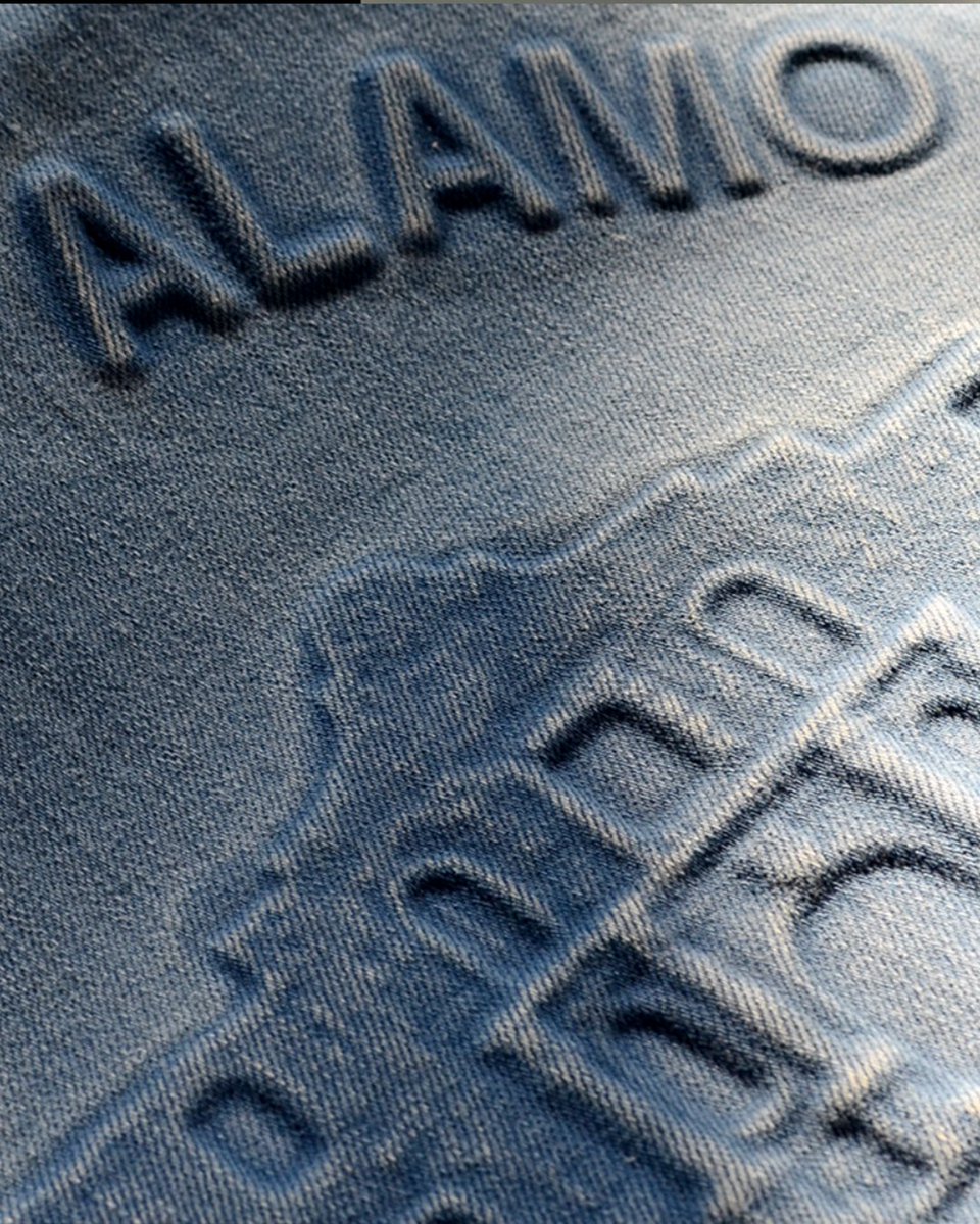 culturestudio's tweet image. Make your mark this season with raised embossed denim ⭐
Up to 11.5" x 11.5" artwork.
culturestudio.net/blogs/new-rele…
#denimjacket #customdenim #embossed #customapparel #streetwear