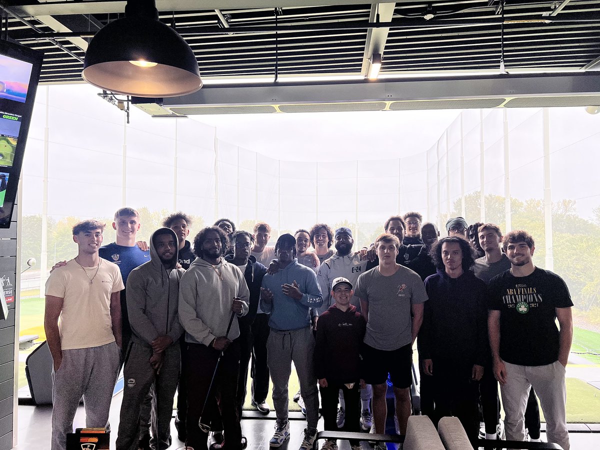 This is our team, 16 players, 4 coaches, 1 student-coach, and 1 manager. All I want for them is be successful and happy in their lives. A large part of that is an top tier student-athlete experience. Please help make a difference. Link below to donate.
givecampus.com/schools/Emmanu…