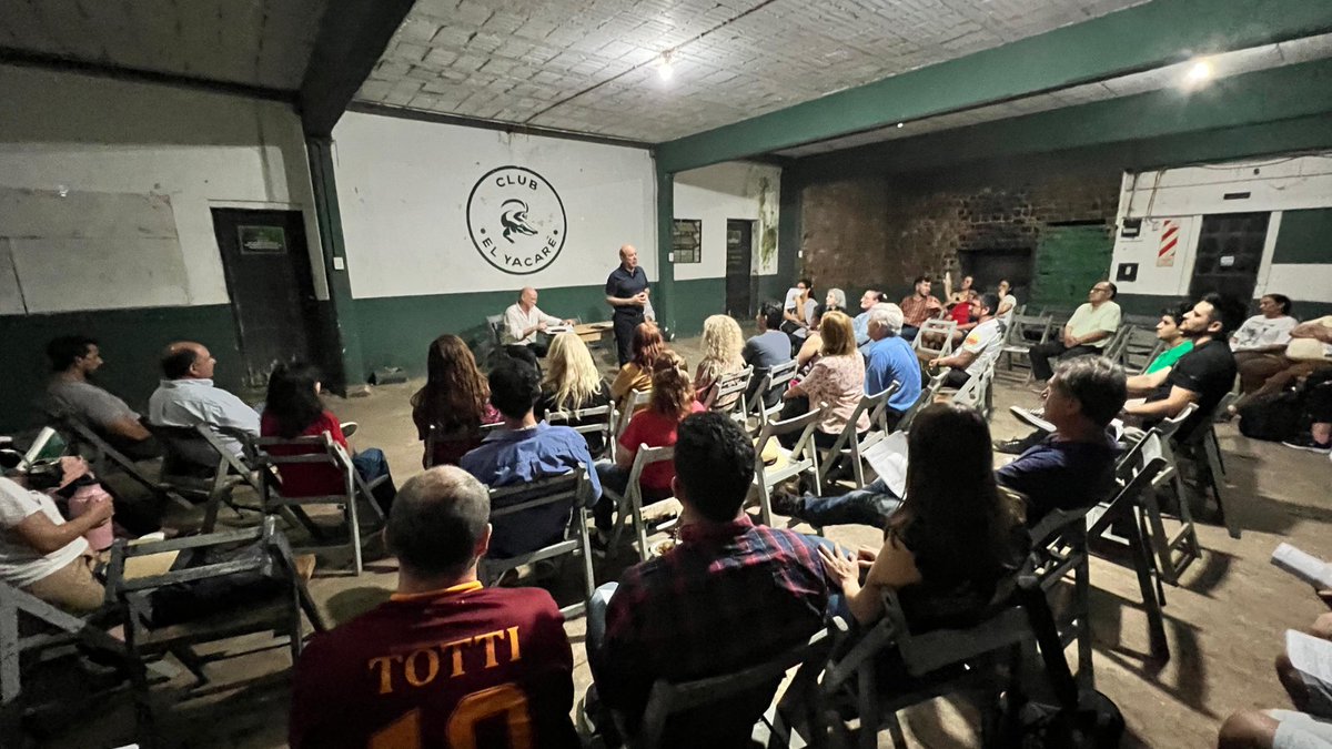 Ayer nos reunimos con amigos, colegas y compañeros para trabajar juntos en los nuevos proyectos y desafíos.
Estamos un paso más cerca de la #Corrientes que soñamos.