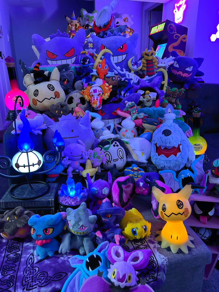 👻 IT’S OCTOBER 1ST! 💜 Everybody scream! 🖤  I hope everyone has an awesome month ahead! 🥹 

For the first post of October, I just had to bring out all the Ghosts (and even some other spooky friends) to join the celebration! 🤭

#pokeween <a href="/pokemon/">Pokémon</a>
