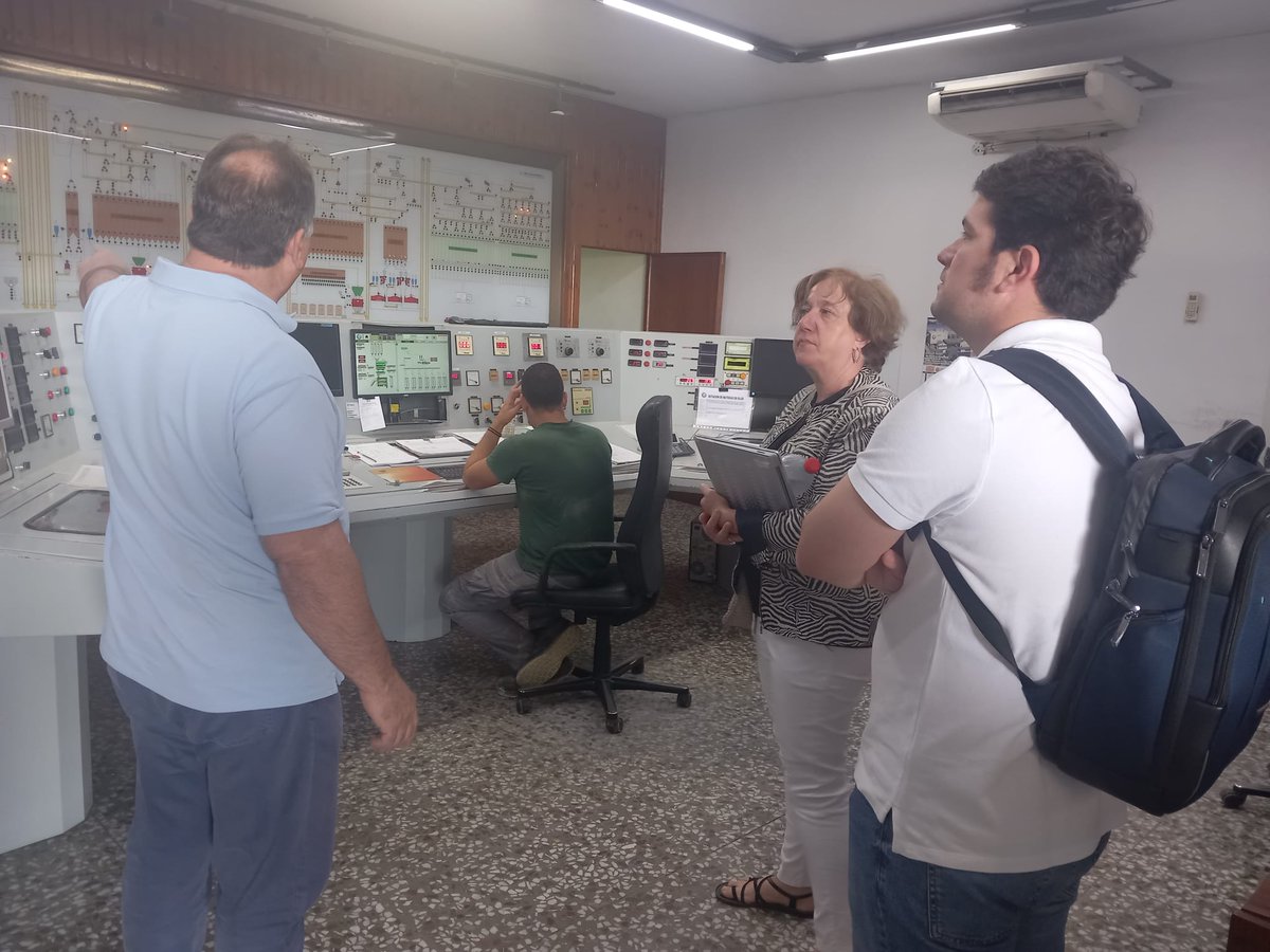 fecoam's tweet photo. Encuentro de trabajo entre representantes de la sectorial de Ganadería de Cooperativas Agro-alimentarias de España @CoopsAgroES  y profesionales de @fecoam  y las cooperativas @AliaPiensos y @Alimer_coop, enmarcado en la elaboración del plan estratégico para el sector porcino 🐷 https://t.co/c8nF4Qno5i