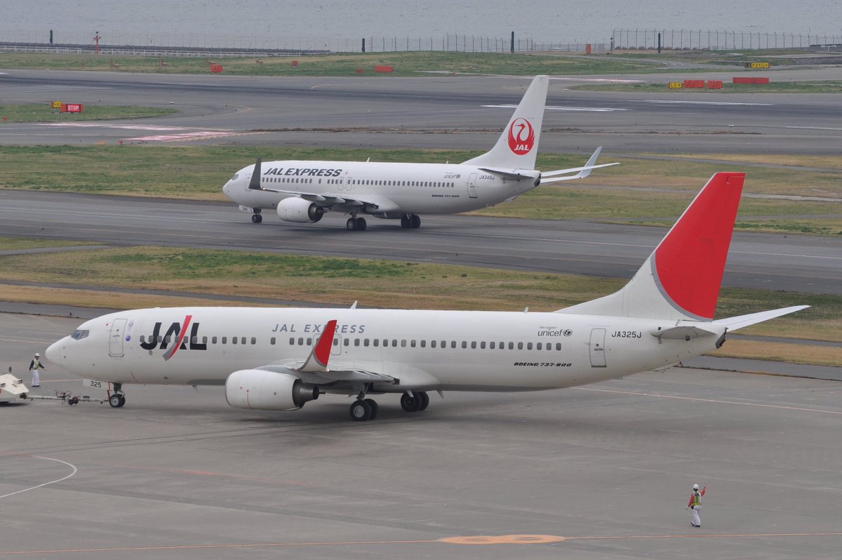 technojumbo747's tweet photo. #飛行機を2機一緒に撮りました
平凡で退屈な日常の光景だったのに今では思い出の1ページ
そんな懐かしの過去写真をたまに振り返ってみるのも良いかもしれませんね https://t.co/ivukQhTN7S