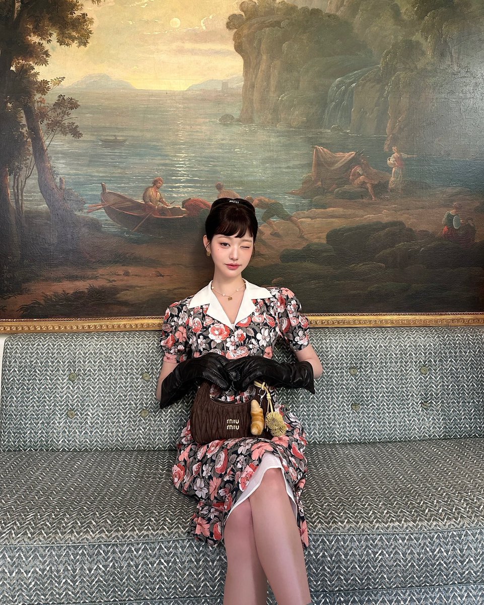 wonyoung instagram update

#WONYOUNGxMIUMIUSS25 #MiuMiuSS25