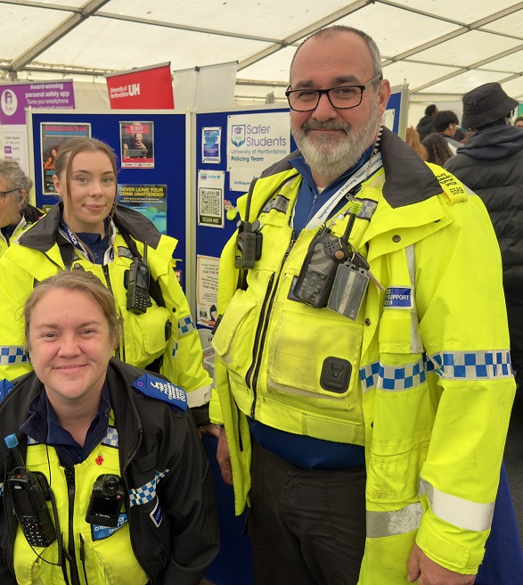 We had a great time meeting you all at the Freshers' Fair on Friday! 🥳 

Thank you to everyone who stopped by to say hello - whether that was to have a chat, get some crime prevention advice or to find out more about joining the police 👮 

orlo.uk/osDJU

#FreshersWeek