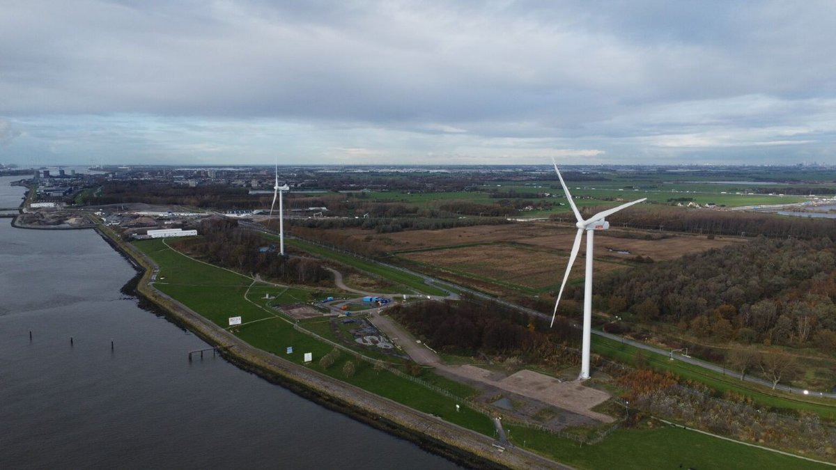 Deze week staat ons windpark Oeverwind alweer een jaar knalgroene stroom op te wekken <a href="/de_windvogel/">De Windvogel</a>