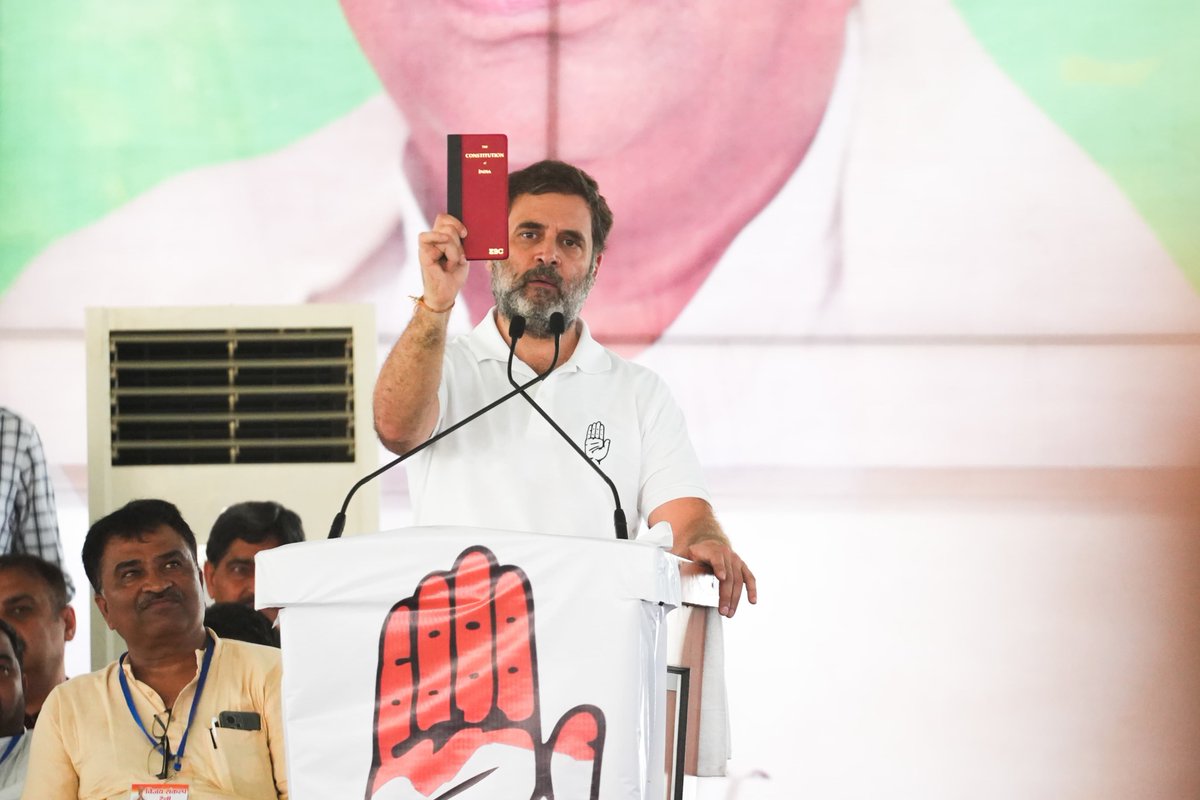 PanwarSurender1's tweet image. हाथ बदलेगा हालात...

हम सब के लोकप्रिय नेता, जन-जन के नायक व नेता प्रतिपक्ष माननीय श्री राहुल गांधी जी ने आज सोनीपत विधानसभा क्षेत्र के सेक्टर-14, स्थित हुड्डा ग्राउंड में आयोजित "विजय संकल्प जनसभा" को संबोधित किया। इस दौरान उन्होंने समस्त जनता-जनार्दन को आश्वासन दिलाया कि