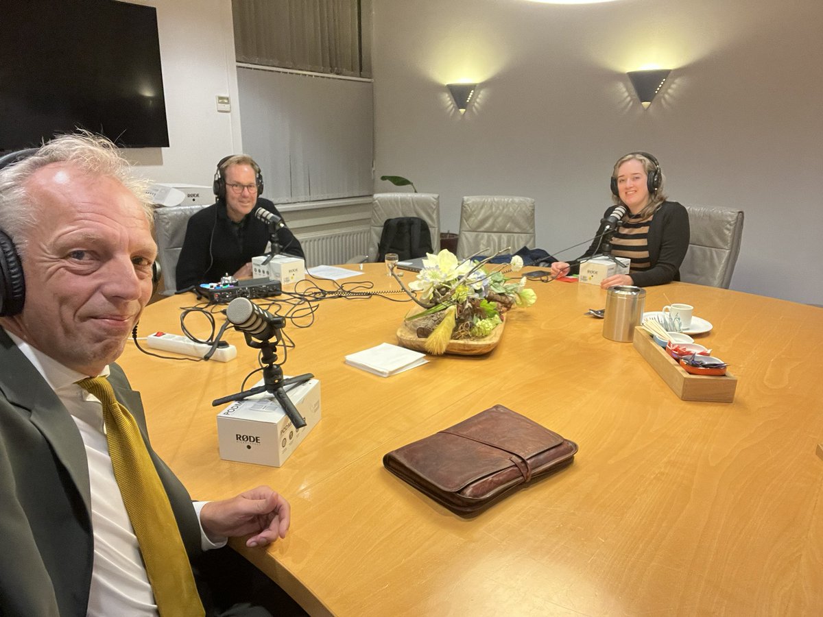 SjorsFrohlich's tweet photo. Een nieuw politiek seizoen, een nieuwe serie ‘Studio Raadzaal’.
2 avonden raadsvergadering @5heerenlanden handzaam teruggebracht tot een half uur met de belangrijkste besluiten. 
Olv Joost-Jan Kool beschouw ik na met @BrigittevBrakel van @GroenLinksVHL 

 https://t.co/UiZtMBxcu9 https://t.co/XoZPOkAw0h