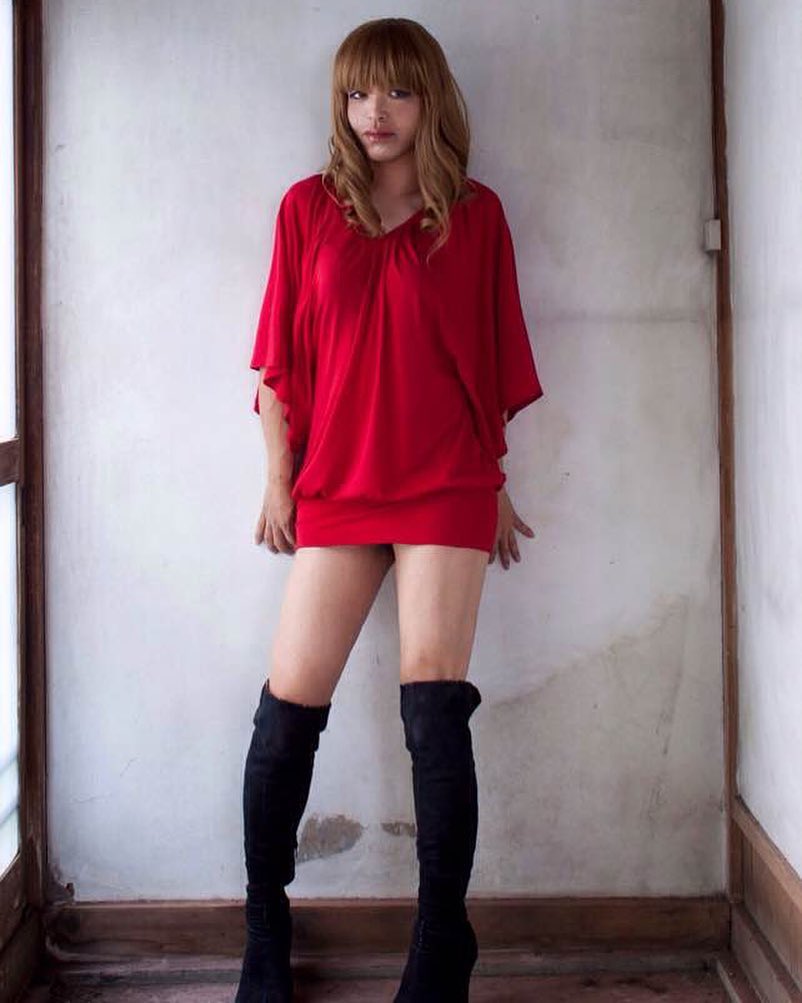 isolaphoto's tweet photo. model:isola

#model #photo #photomodel #pastphotos #fashion #fashionphoto #mens #crossdress #miniskirt #撮影モデル #モデル募集 #モデル #photographer #modelgraphy #女装 
#ミニスカ #スカート男子 #写真家 #ファッション #ファッション写真 #画像加工 #女体化 #赤 #ニ���ハイブーツ https://t.co/PgKvCJel7r