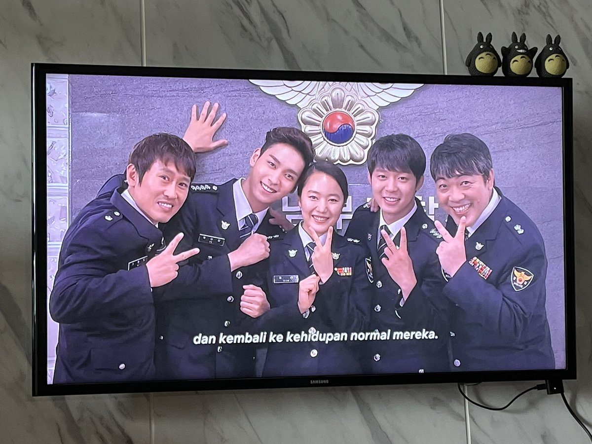 c_h_e_n's tweet photo. THE GIRL WHO SEES SMELLS bercerita tentang Sekyung yang terbangun dari koma dan mendapati mata kirinya berubah warna dan bisa melihat bentuk dan warna dari suatu aroma, bertemu Yoochun yang menjadi polisi dengan tujuan menyingkap kasus kematian adiknya. Love it! And love YU! 🩵 https://t.co/RVfYp6RbVW