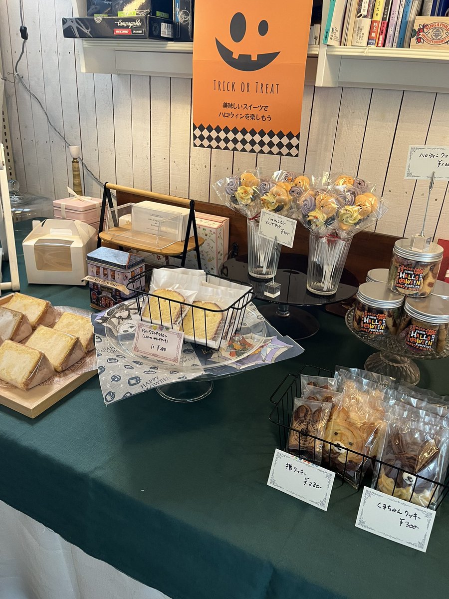 かき氷が終わり、お菓子コーナーのスペースができました‼️😊
お菓子買いに来てね〜♪

#カフェドリアリティ
#岐阜フラワーケーキ専門店
#各務原スィーツカフェ