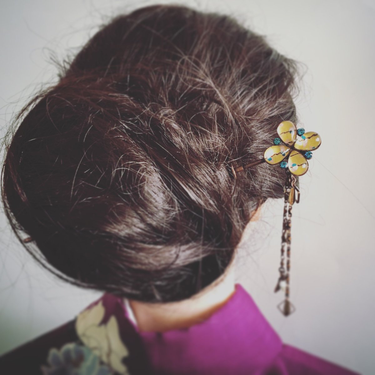 TAMARUSAN_en's tweet image. 🌿✨Announcement✨🌿
Our wooden hairpin featuring a resin part with a vine pattern is back in stock!
The warmth of natural wood combined with the elegance of vine designs makes it.
#Hairpin #WoodenAccessory #VinePattern #Elegant #JapaneseStyle #Restock