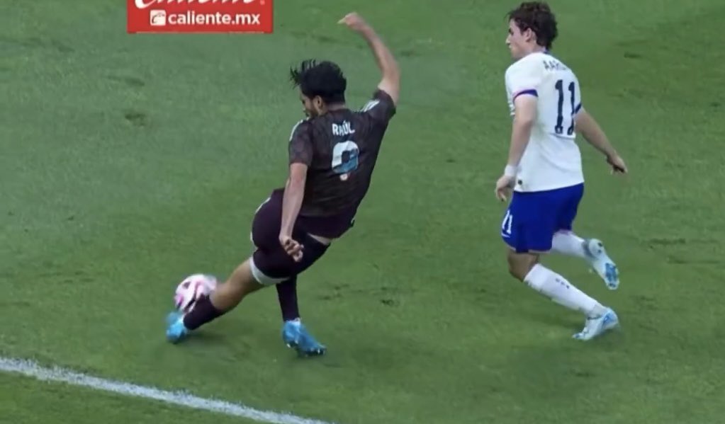 PopOutGerman's tweet photo. This Raul Jimenez revival arc is one for the ages

Rabona’s, bicycle kicks, drops one of the best goals and assists of the year and he’s cooking in the premier league again. He’s back https://t.co/M5drioVHX4