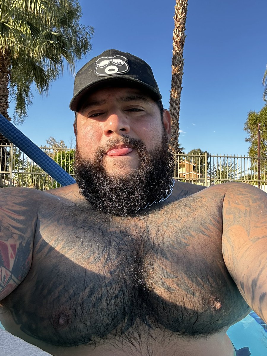Bigdawg_034's tweet photo. This little #musclepup #bear here just relaxing, enjoying that pool time with some #chest #flex vibes on a Tuesday afternoon! Grrrrrrπͺπ½π€π»π
#musclebear #chestflex https://t.co/AYlKuNXrAG