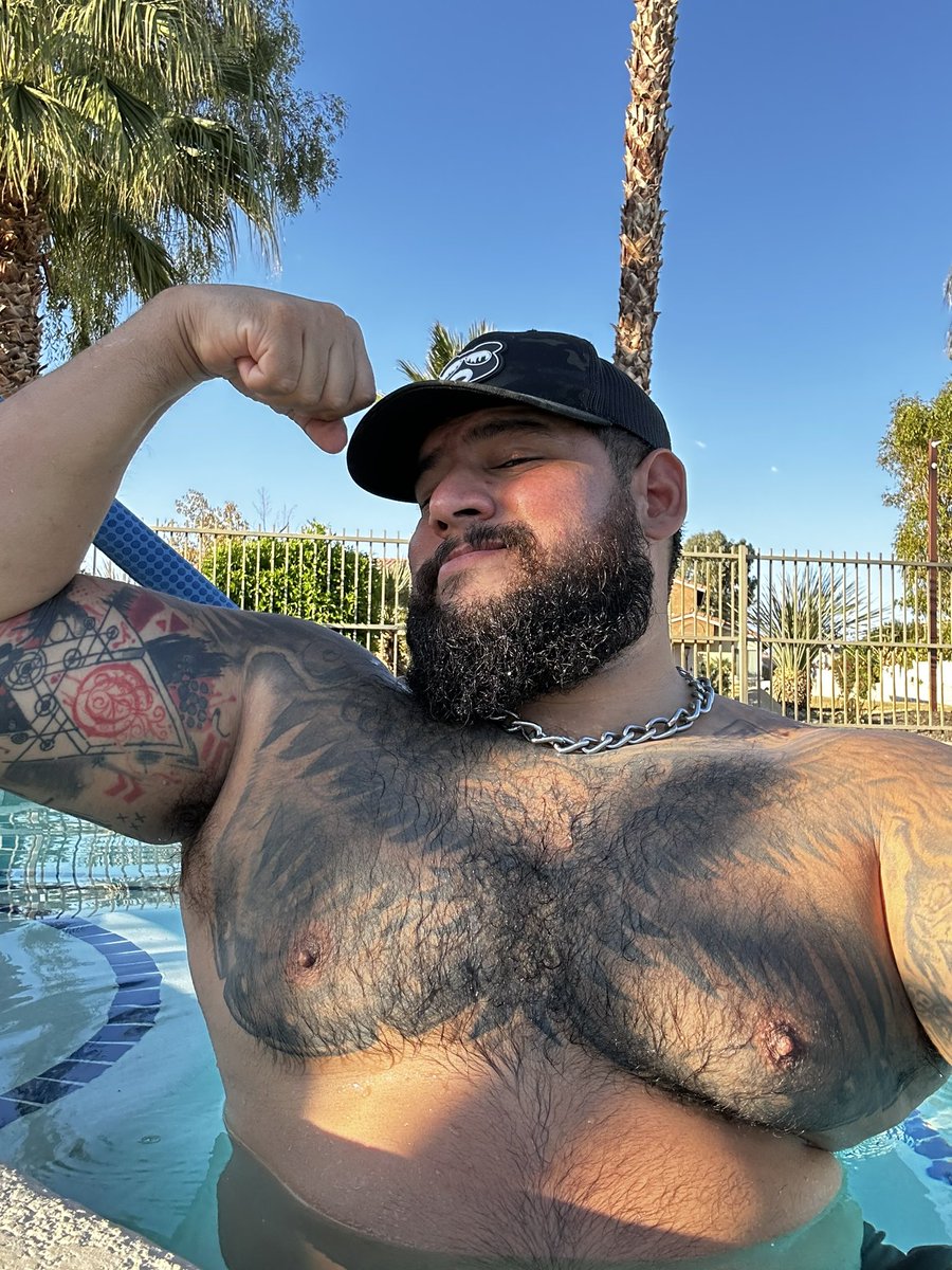Bigdawg_034's tweet photo. This little #musclepup #bear here just relaxing, enjoying that pool time with some #chest #flex vibes on a Tuesday afternoon! Grrrrrrπͺπ½π€π»π
#musclebear #chestflex https://t.co/AYlKuNXrAG
