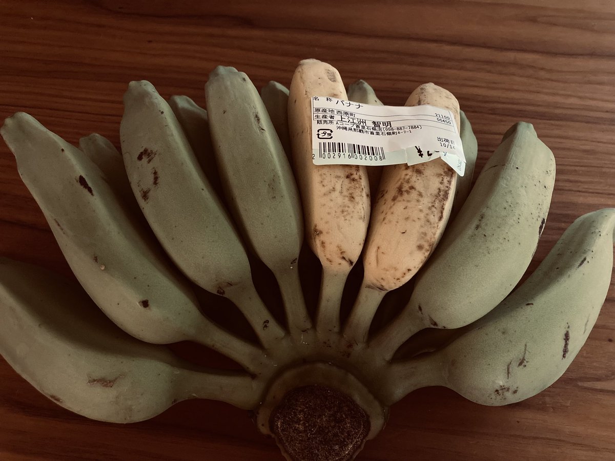 紙シールが貼られたバナナだけ明らかに熟れるのが速い。なぜなのか。