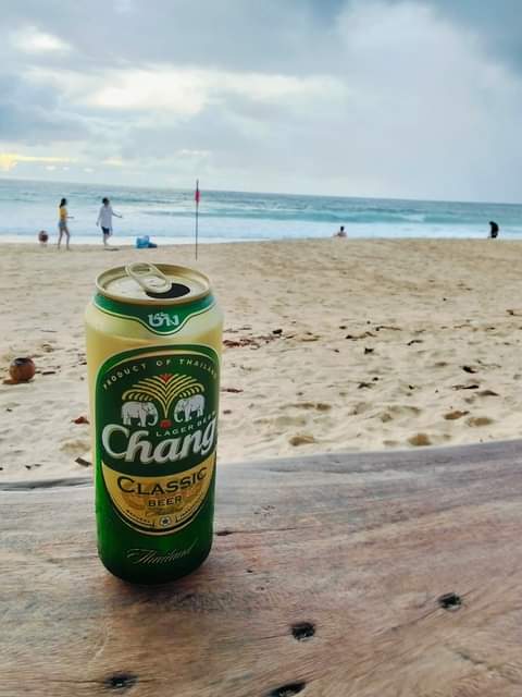 HataReeta's tweet photo. พอชื่นใจ ช้างคลาสสิค 🍺 https://t.co/7EnH36n6r4