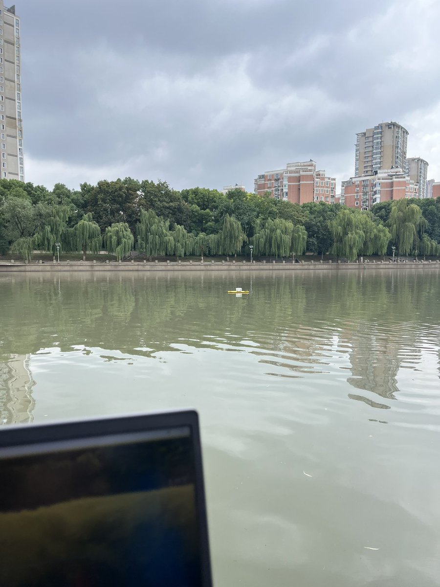 鸦雀无声 tweet media