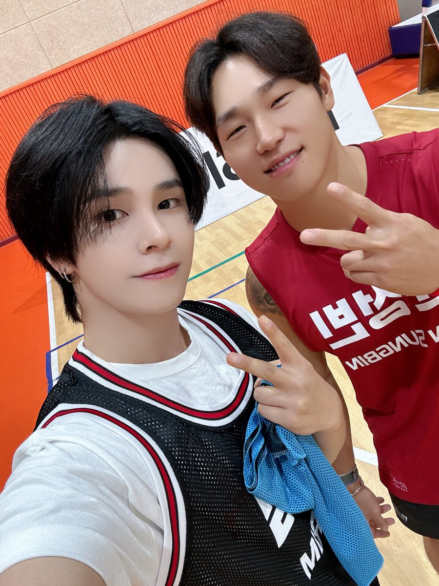 CRAVITYstarship's tweet image. [📸]
#아이언빈 #윤성빈 헬짱피구
⠀
#CRAVITY #크래비티
#세림 #SERIM