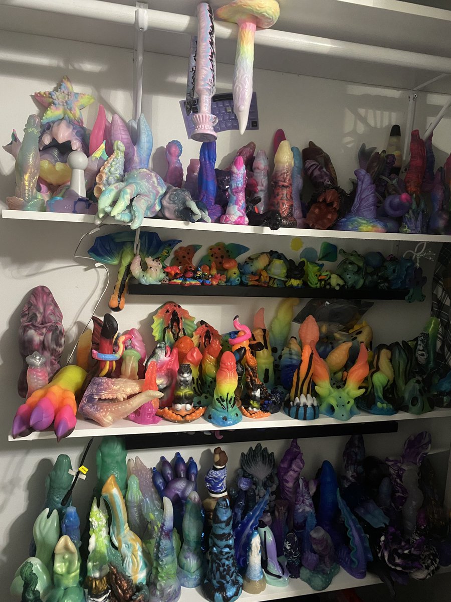 These shelves are never done, the beauty and curse of a functional collection. But I rearranged today to squeeze in the new Mengs. One of these days I’ll finalize the lights, but not today 😂 plz suggestions for risers or magic some room in here.