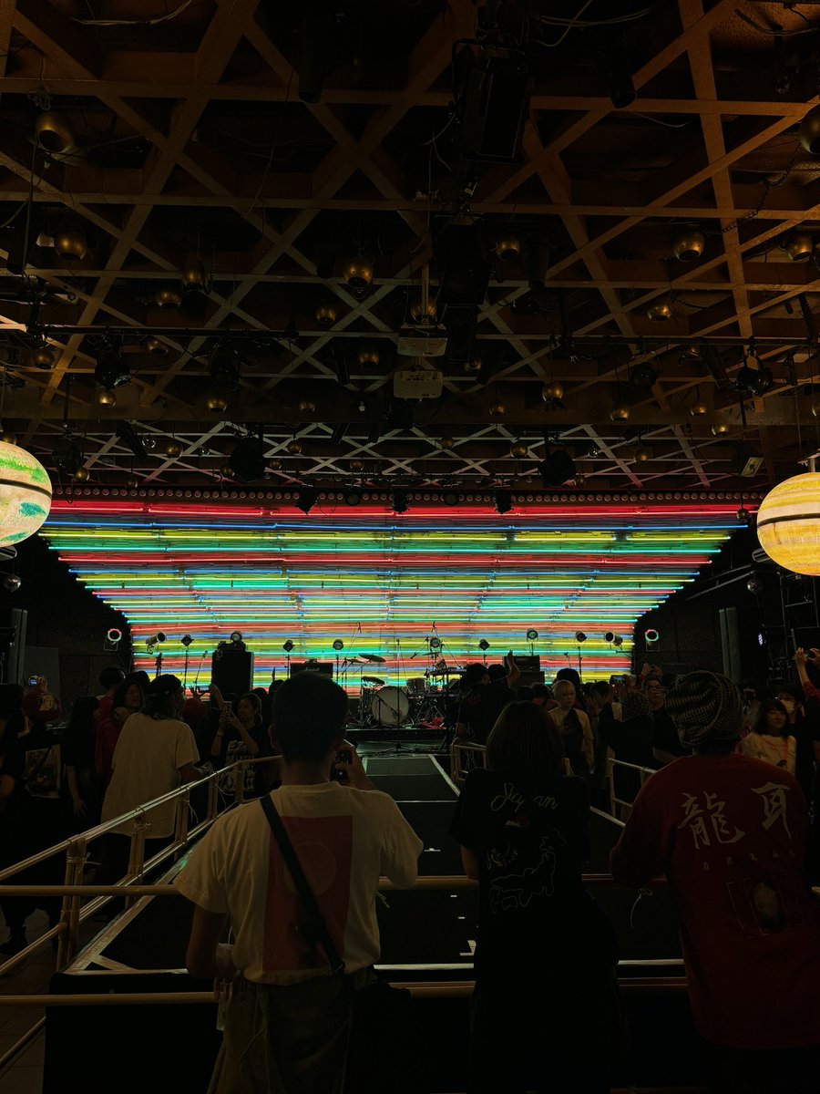 tomatooooo_m's tweet photo. GEZANワンマン最高でした。めっちゃ歌って叫んで思ってもみくちゃになって。大好きな曲山ほどで嬉しくて飛びまくってた🫶🏻ゆるゆるなライブにしか行かなかったのにいつの間にか魅了されて沼落ちして、今やワンマンらぶになってる🫶🏻味園ユニバースはどこを切り取っても絵になる素晴らしい場所でした。 https://t.co/ogkDSTnZhh