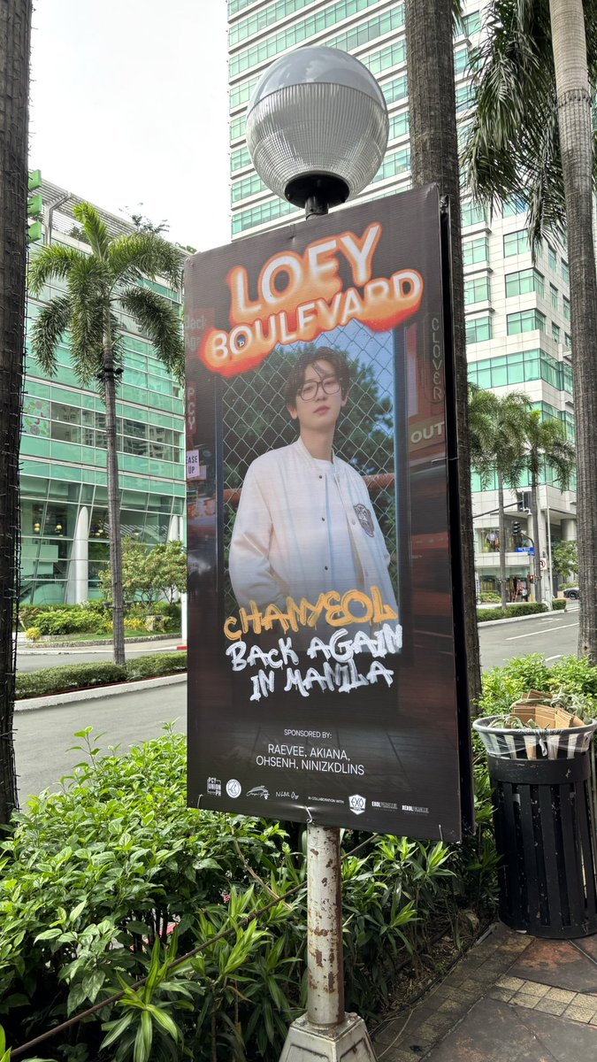 chanyeol lamp post banners are already up at araneta 🤩🍒🩶