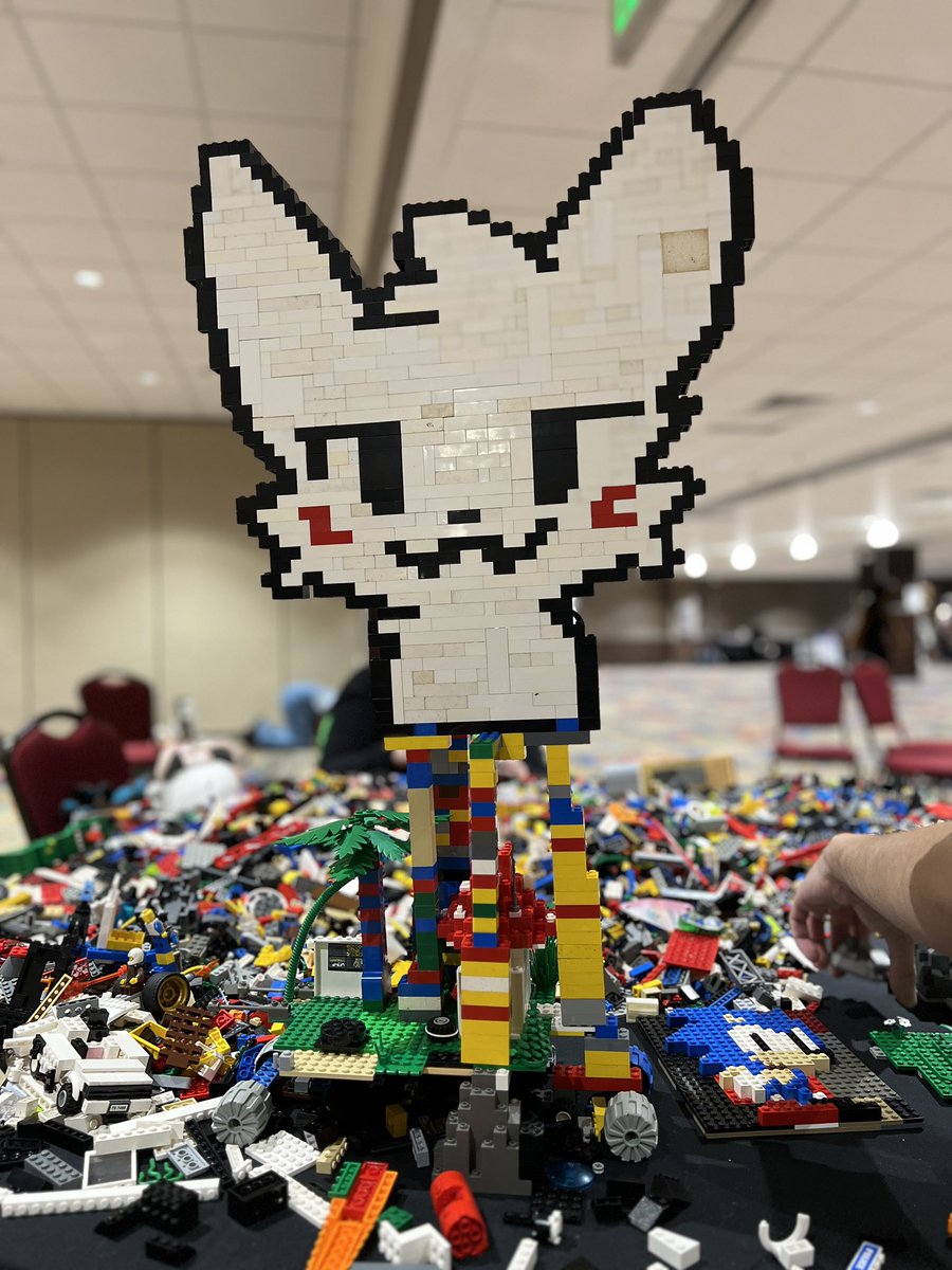 CircuitWolfy's tweet image. Me when I play with Legos at BLFC. 

#BLFC #BLFC24 #BLFC2024