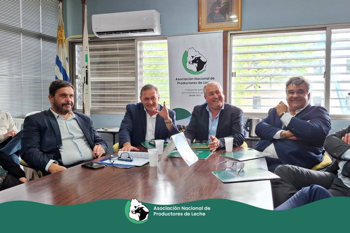 anpl_uy's tweet photo. Hoy recibimos al candidato por el Partido Nacional, @AlvaroDelgadoUy, para escuchar sus propuestas y entregarle un documento con más de 30 planteos y necesidades del sector lechero. Nos acompañaron las autoridades de Conaprole, Prolesa y Proleco. #ANPL https://t.co/FDVfUvWoNp