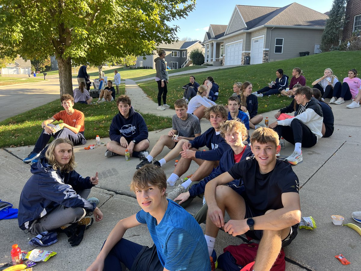 CRXavier_XC's tweet photo. A big thank you to Chris McCarville, President of Xavier Catholic Schools (@CRXPres), for allowing our team to wrap up our run at his home and for providing us with snacks! Your support means a lot! #WeAreXavier #Xceptional https://t.co/ONOTsKthoQ