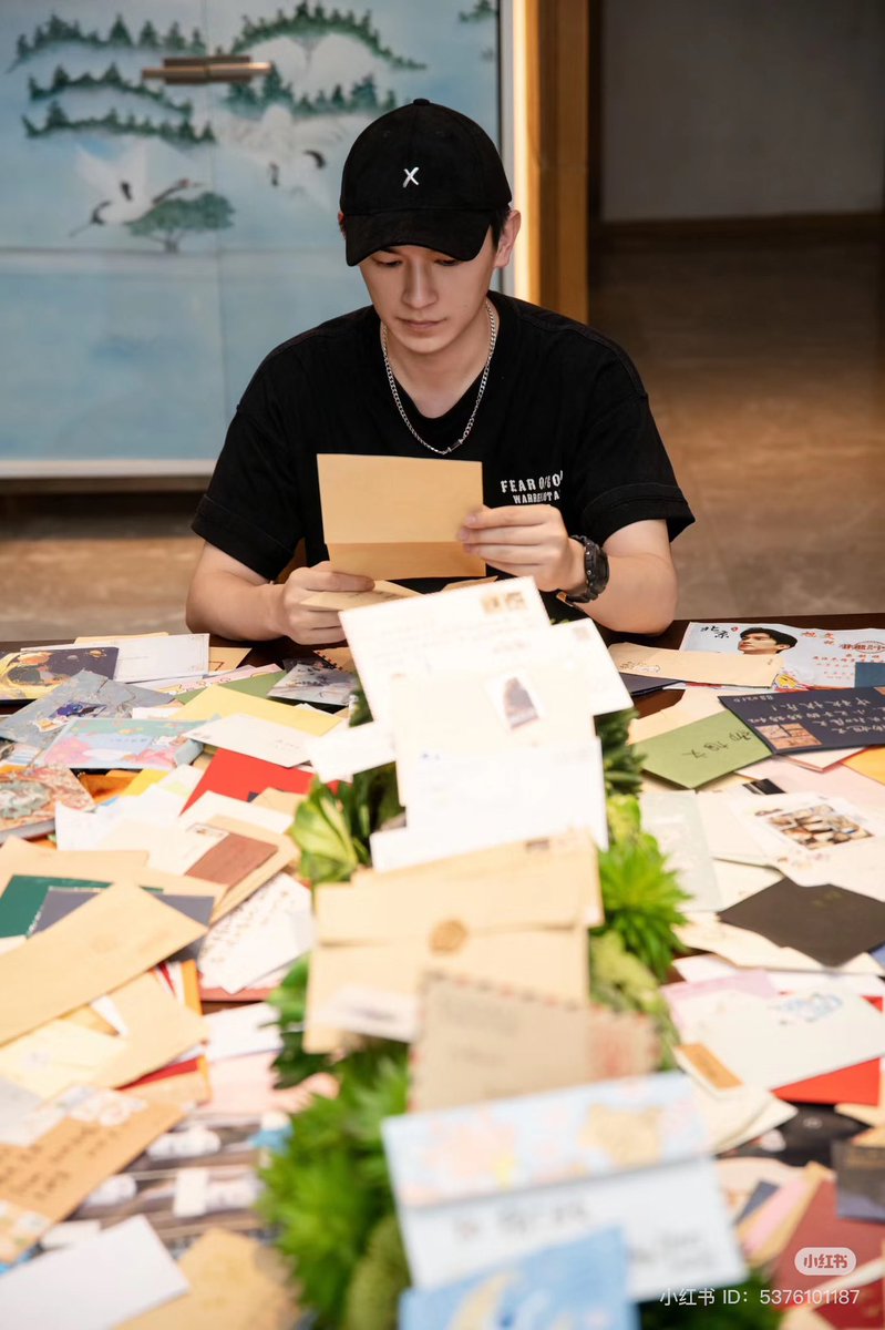 dramapotatoe's tweet image. #YangXuwen shares new snaps as he wraps filming for #黑白局