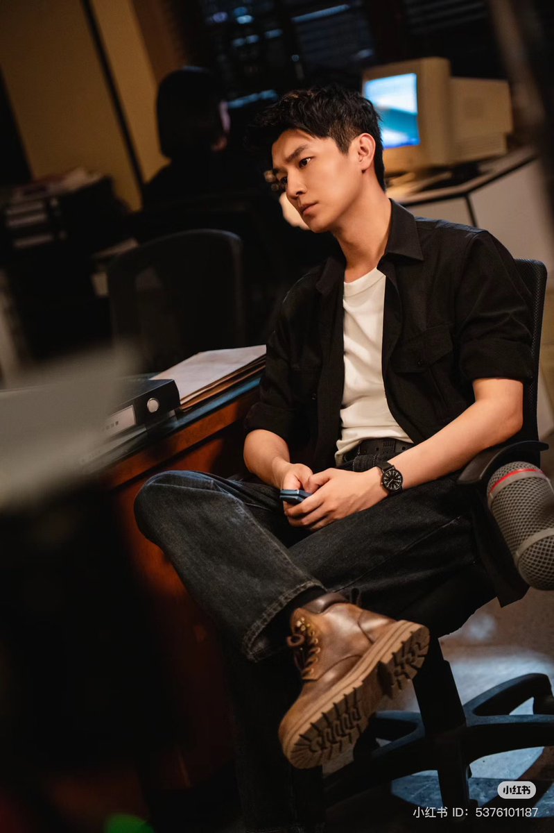 dramapotatoe's tweet image. #YangXuwen shares new snaps as he wraps filming for #黑白局