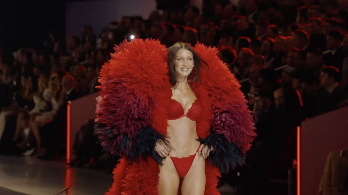 belovabucky's tweet photo. bella will always be that girl  #VSFashionShow2024 https://t.co/iLQ6rWDuzt