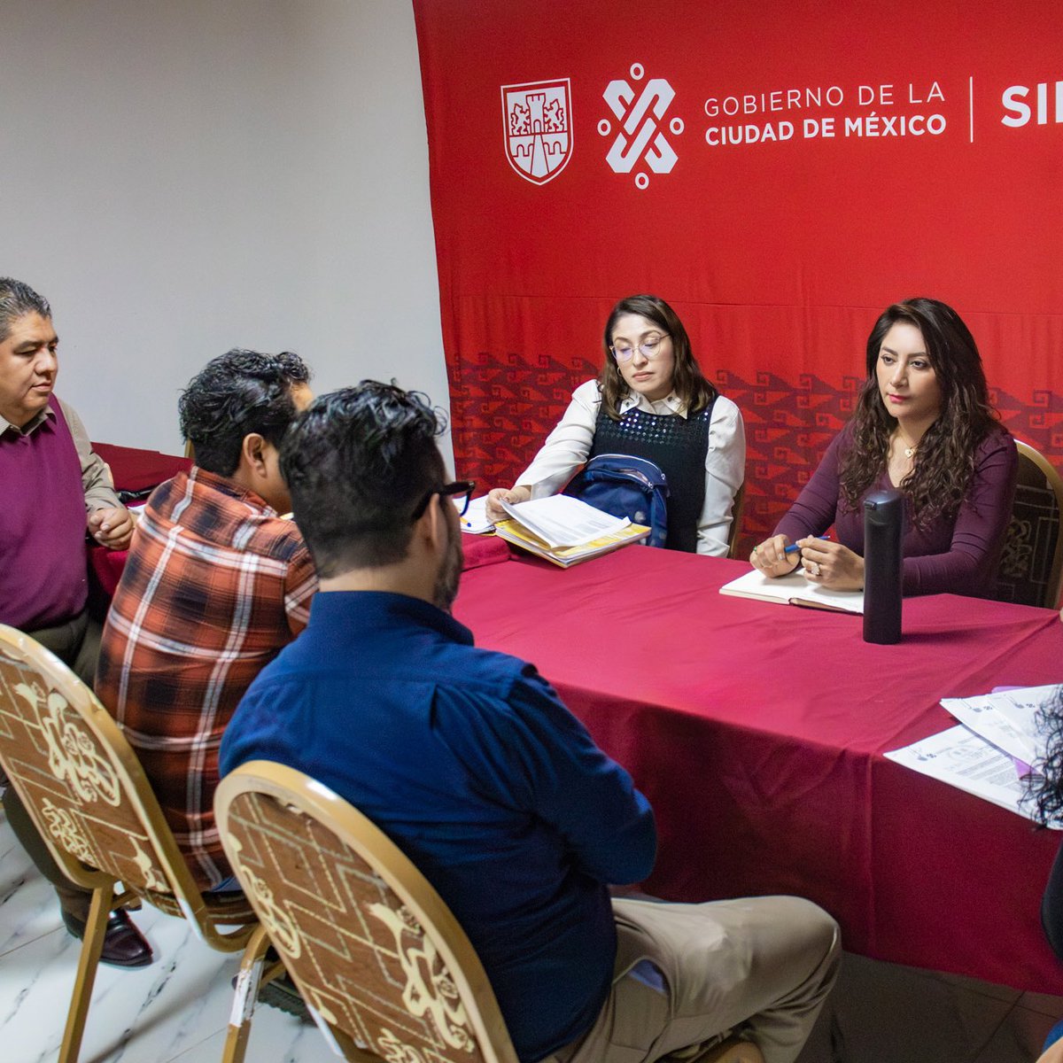Este martes tuvimos una productiva reunión de trabajo en el edificio de #SEBIEN, donde abordamos varios asuntos pendientes. Sabemos que estar en territorio es fundamental, pero también es esencial atender los detalles administrativos que garantizan el buen funcionamiento de