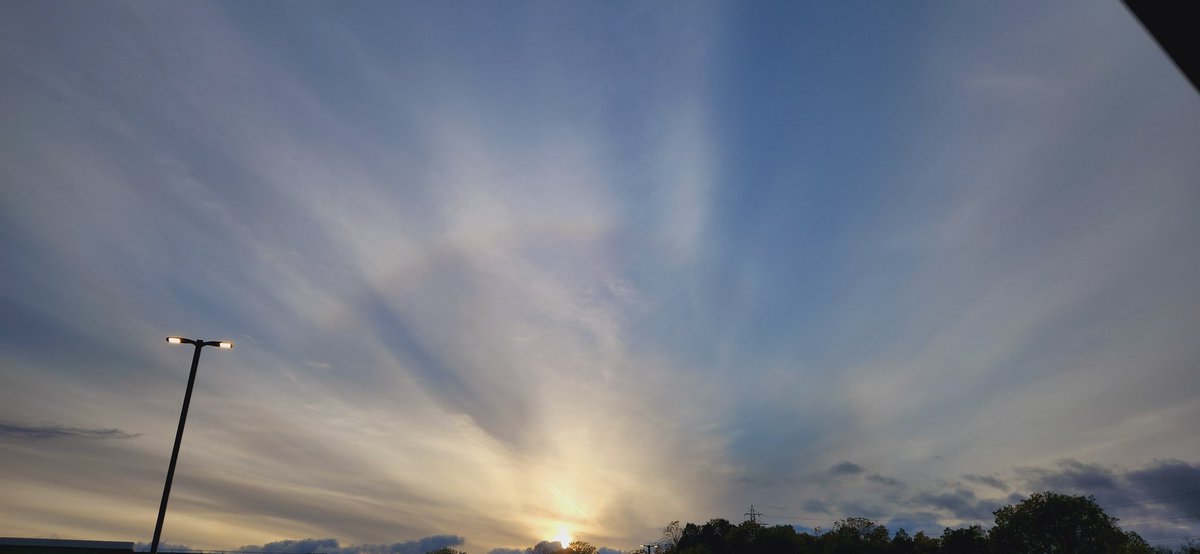 This evening, Skyline October 15th 2024, from Kitchener, Ontario <a href="/weathernetwork/">The Weather Network</a> <a href="/vidman/">Vidman 🇨🇦</a> <a href="/MurphTWN/">Chris Murphy TWN</a> <a href="/gtaweather1/">Doug Gillham</a> <a href="/KMacTWN/">Kim MacDonald 🌻</a> <a href="/SpaceCoastSkies/">Space Coast Skies🚀🌞🌴</a> <a href="/brittlestar/">Brittlestar</a> <a href="/berryonline/">Berry Vrbanovic</a> #ShareYourWeather <a href="/TriCityRT/">Waterloo Region Tri-City RT</a> #Wxwatcher <a href="/CTVKitchener/">CTV Kitchener</a> <a href="/perkinsphotos1/">Bob Perkins Jr</a> <a href="/lisadrewradio/">Lisa Drew</a> <a href="/AMDaveintheAM/">Radioguy Dave</a> @jwhittalTWN