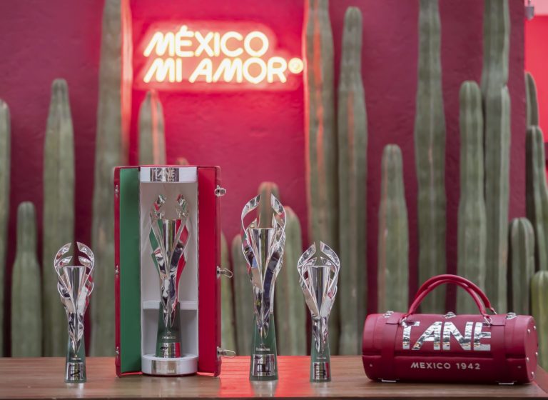 InformaBTL's tweet image. Conoce el Trofeo del GP de México

El trofeo del FORMULA 1 GRAN PREMIO DE LA CIUDAD DE MÉXICO Presentado por Heineken hecho por TANE se ha convertido en una pieza codiciada y emblemática.  

Admira esta belleza 🏆 zurl.co/c4zC 

#f1
#f1esta
#TANE
#Heineken