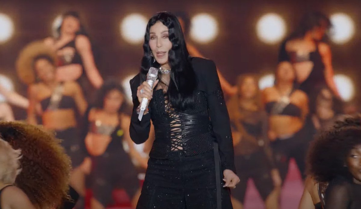 Aileendruiz's tweet image. Cher a los 78     /     Yo a los 25