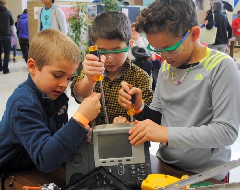 _homemaker's tweet image. 🧠 Curious minds unite @makerfairenova at Alexandria City HS &amp;amp; Chinquapin Park on Sun, Oct. 20th! 100+ Makers showcasing science, art, robotics, drones &amp;amp; more! The incredible @TommyMcFLY of @nbcwashington will be emceeing LIVE!! Get your tickets! 🎟️ : nova.makerfaire.com