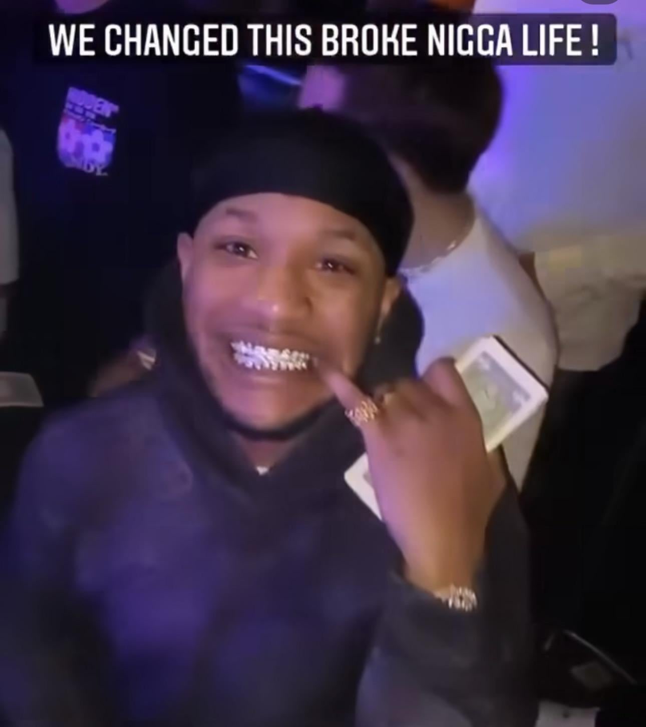 GZ-IG6SW8AAuNWJ.jpg:large