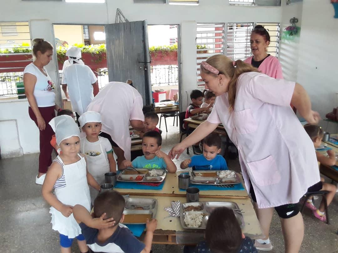 Desde #Cabaiguán saludamos jornada de la alimentación en los círculos infantiles con el desarrollo de buenos hábitos alimenticios #CabaiguánEduca #SanctipíritusEnMarcha #CubaMined <a href="/AndreiArmasBra6/">Andrei Armas Bravo</a> <a href="/MEspirituana/">@MariposaEspirituana</a>