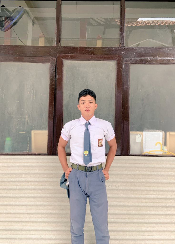 miffthie_'s tweet photo. bentar lagi lulus tpi takut nanti ga jadi apa apa.. https://t.co/cWX8KM3apj