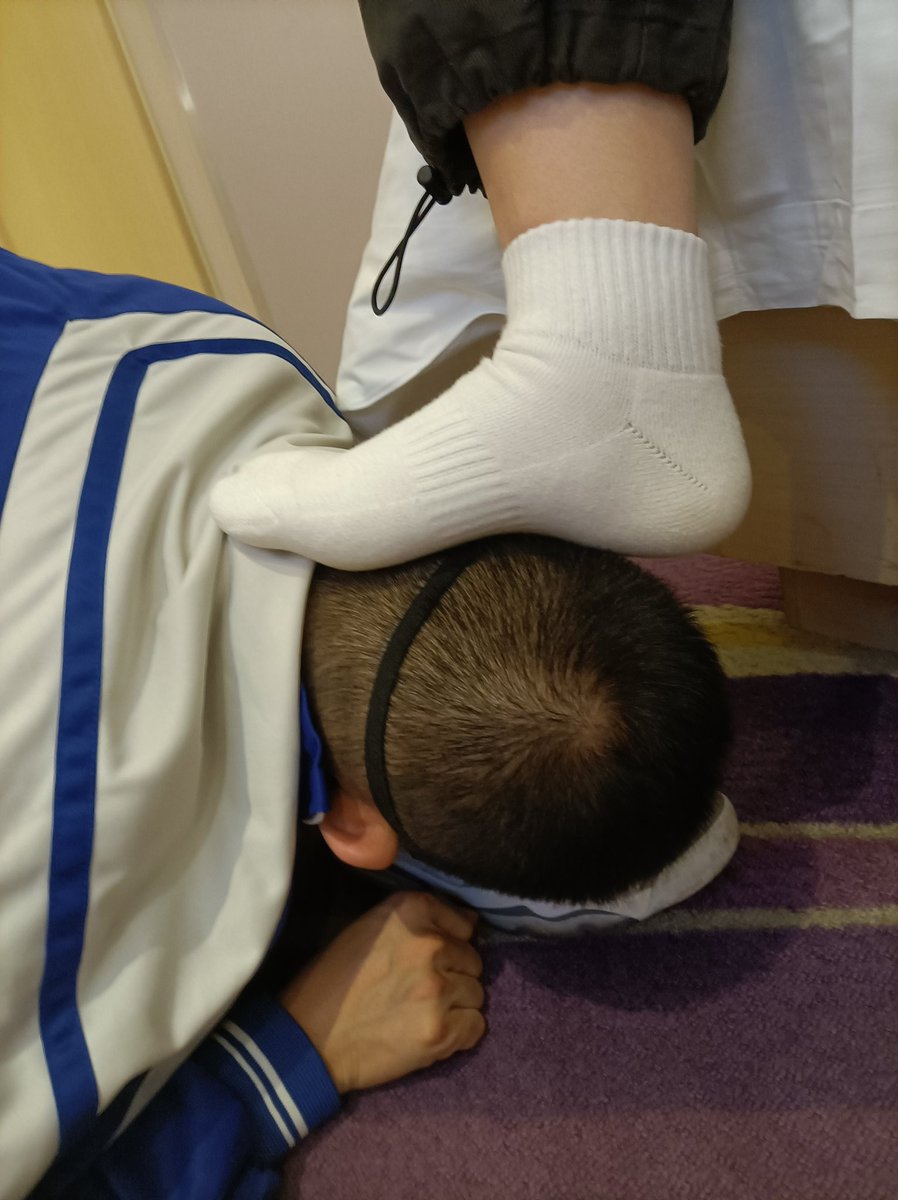 老师，我真的错了求求你别打我了😭